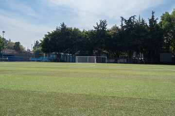 Campo de futbol soccer con suave pasto verde