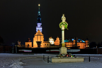 Jana Góra w nocy. Częstochowa zima. Pomnik Najświętszej Maryi Panny © Jarosław