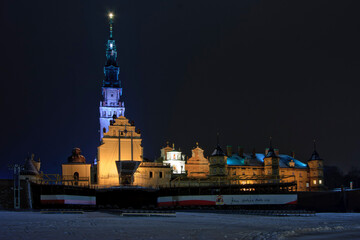 Jana Góra w nocy. Częstochowa zima. © Jarosław