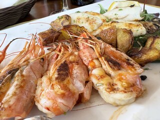 Grilled seafood platter with prawns and lemon garnish
