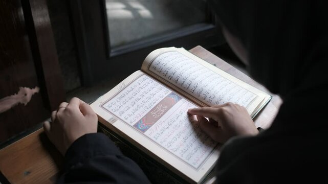 Prayer time islamic girl