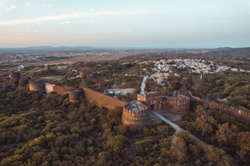 Obraz premium Aerial view of ruins of Rohtas fort Pakistan, The central gate and the walls.