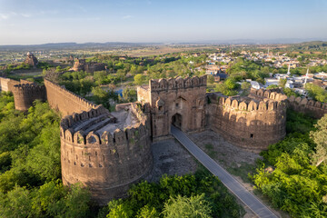 Obraz premium Aerial view of ruins of Rohtas fort Pakistan, The central gate and the walls.