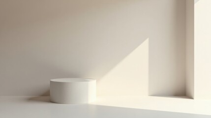 Obraz premium Empty cylindrical pedestal in a minimalist room with sunlight streaming through a window