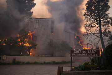 Apartment complex burning to the ground in the Palisades fire