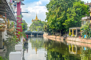 Living at the khlong in the old town of Bangkok