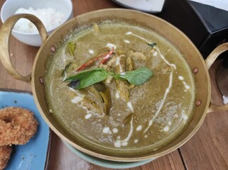 Green curry chicken