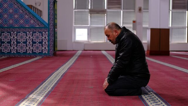 A man who prays in Islam