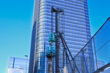 建設中の高層ビルと都市開発の風景　開発イメージ