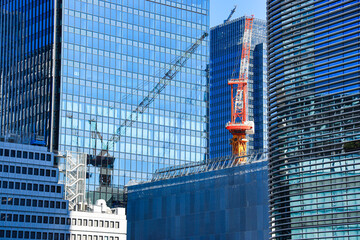 建設中の高層ビルと都市開発の風景　開発イメージ