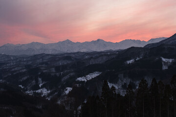 夕暮れの北アルプス