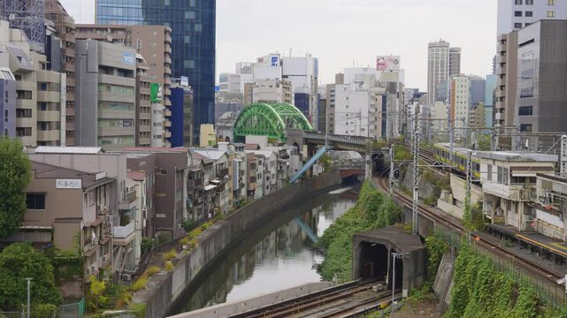 聖橋から見た御茶ノ水あたり 水彩画 サイズF10