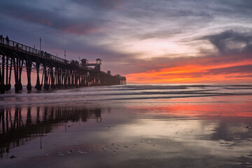 Fototapeta premium sunset at the pier in Oceanside California