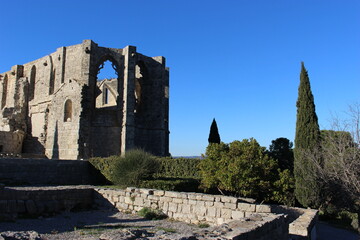 Abbaye Saint-Félix-de-Montceau à Gigean (Hérault) : arrière de l'abbatiale
