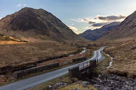 Die Skyfall road bekannt aus dem James Bond Film bei Glen Etive in den Highlands von Schottland