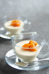 和スイーツ　ほうじ茶のパンナコッタ、あんぽ柿のトッピング