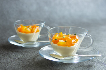 和スイーツ　ほうじ茶のパンナコッタ、金柑のコンポート