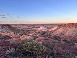 Kanku Breakaways Conservation Park, near Coober Pedy, features striking desert landscapes with colorful cliffs, vast plains, unique geological formations, and rich Aboriginal heritage.