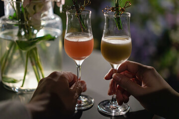 カクテル　シャンパン　乾杯