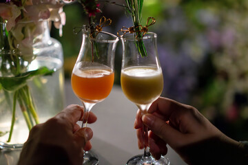 カクテル　シャンパン　乾杯