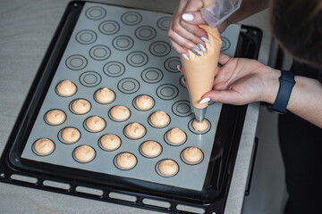A confectioner making macarons