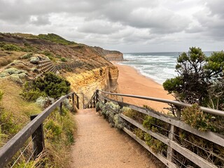 Obraz premium Gibson Steps, on the Great Ocean Road, offers stunning coastal views with towering cliffs and beach access to admire two of the Twelve Apostles up close, perfect for photography and exploration.