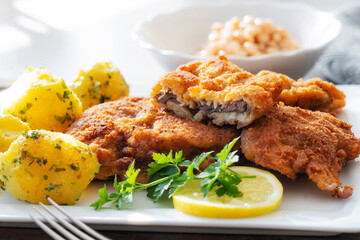 Wiener Backfleisch - altes österreichisches Gericht mit Rinderfleisch  