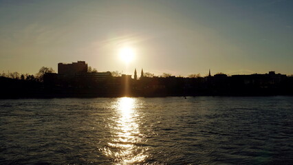 Sonnenuntergang am Rhein