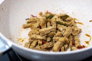 cooking tempe or tempeh in the pan