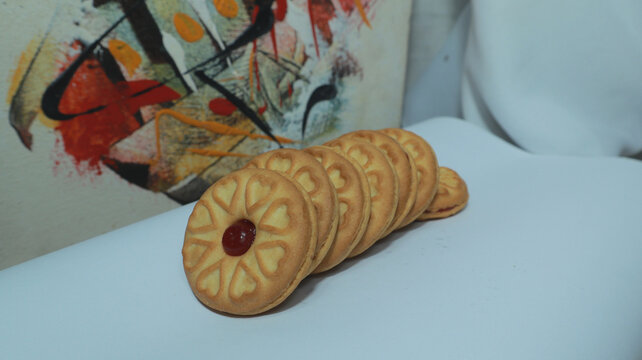 slai olai, a round snack containing strawberry-flavored slai
