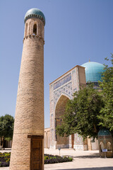 Obraz premium Minaret of the Kok-Gumbaz Mosque in Shakhrisabz, Uzbekistan. It is part of the historic center of Shakhrisyabz, a world heritage site.