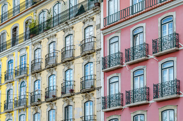 Fototapeta premium Colorful facades in the old town of Lisbon, Portugal