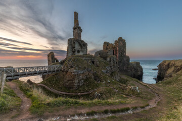 Schloss Castle Sinclare Girnigoe nahe Wick zum Sonnenuntergang, Schottland