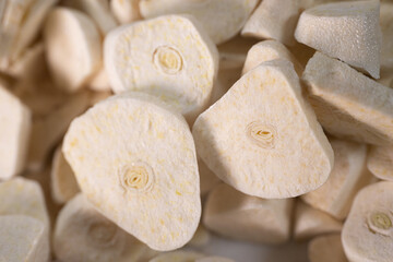 Close-up of freeze-dried garlic slices showcasing their white, crisp texture. Ideal for cooking, seasoning, or as a lightweight, preserved ingredient.