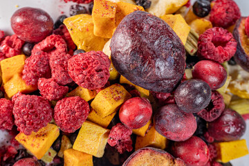 A vibrant mix of freeze-dried blueberries, physalis, cranberries, raspberries, apples, and pumpkin...