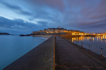 Obraz premium Nightview of Saint Malo, Britanny, France