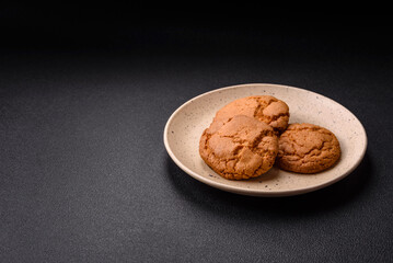 Sweet round crispy lemon cookies