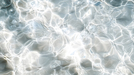 Naklejka premium Crystal-clear water surface with sunlight reflections.