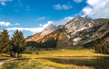 Obraz premium Mountain landscape in the French Alps 