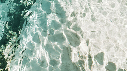 Obraz premium Crystal-clear water rippling under bright sunlight