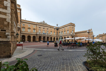Obraz premium Piazza Giacomo Leopardi a Recanati nelle Marche