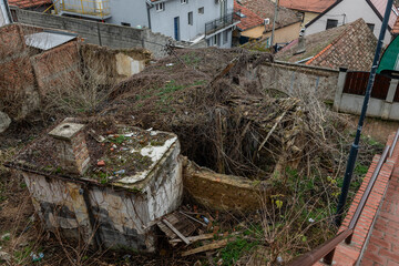 Obraz premium Ruins of an house in the historic part of the Zemun neighborhood in Belgrade, Serbia, in winter