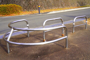 公園内への車両進入を防ぐUDGゲート 車いすは進入できるもの