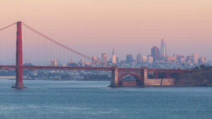 Naklejka premium Sunset over the Golden Gate Bridge and San Francisco Cityscapes via Marin Headlands.