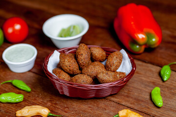 Comida de boteco quibe frito com queijo