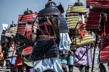 大鎧を着た人物