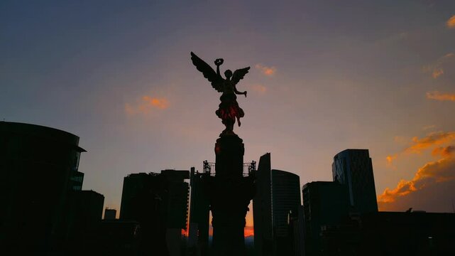 Aerial view from mexico city angel de la independencia landmark, downtown, Monumento a la independencia en CDMX centro hist&oacute;rico 