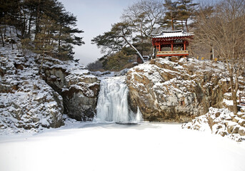설경,고드름,바위,절벽,장각폭포,정자,금란정,상오리,상주시,경북 © JinChang