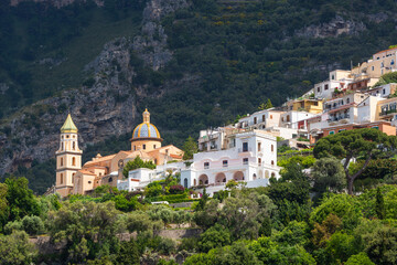 Naklejka premium A picturesque village with a Catholic cathedral on the side of a mountain in Italy on the Amalfi Coast