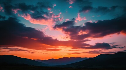 Obraz premium Sunset over the Mountains